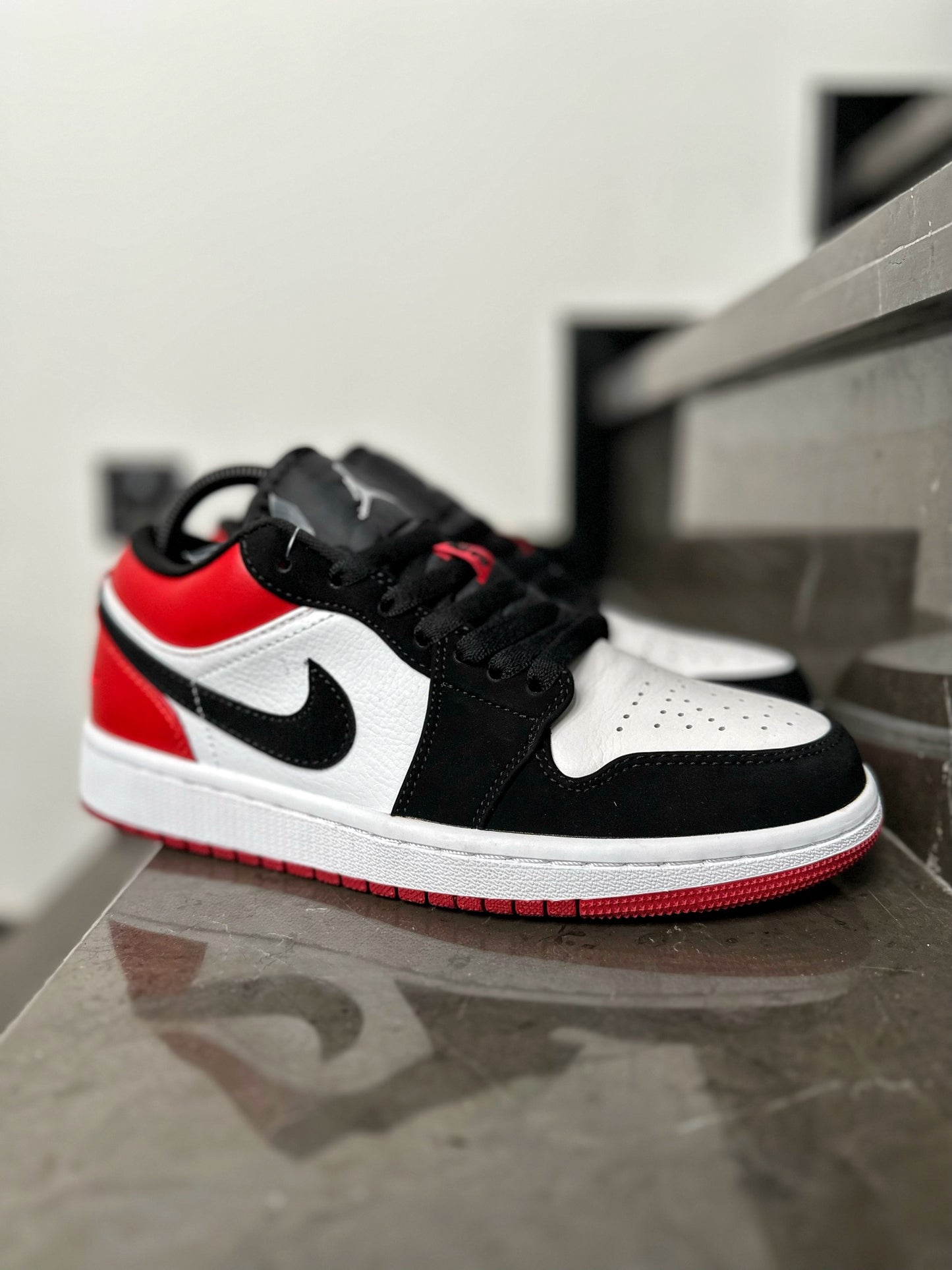 Air Jordan 1 Low SE 'Black Toe'