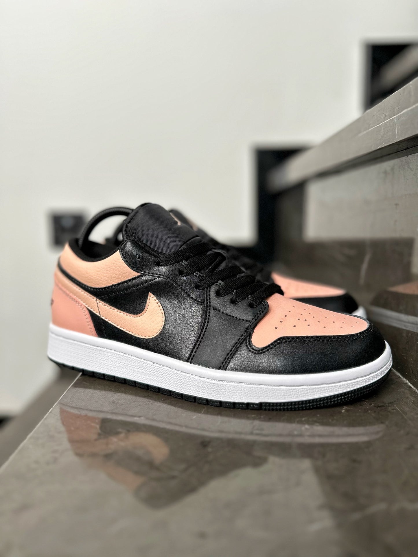 Air Jordan 1 Low GS 'Crimson Tint'