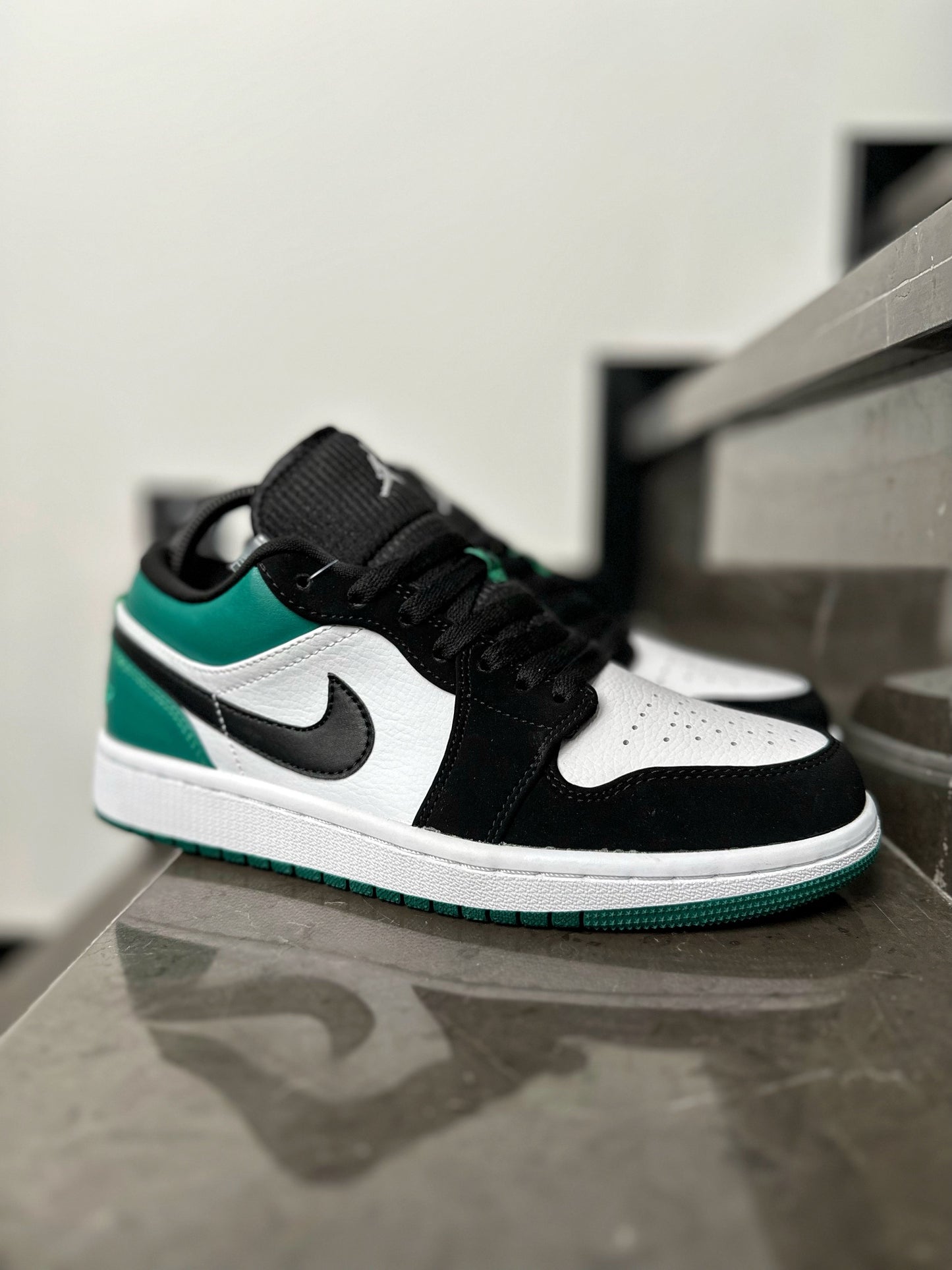 Air Jordan 1 Low GS 'Mystic Green'