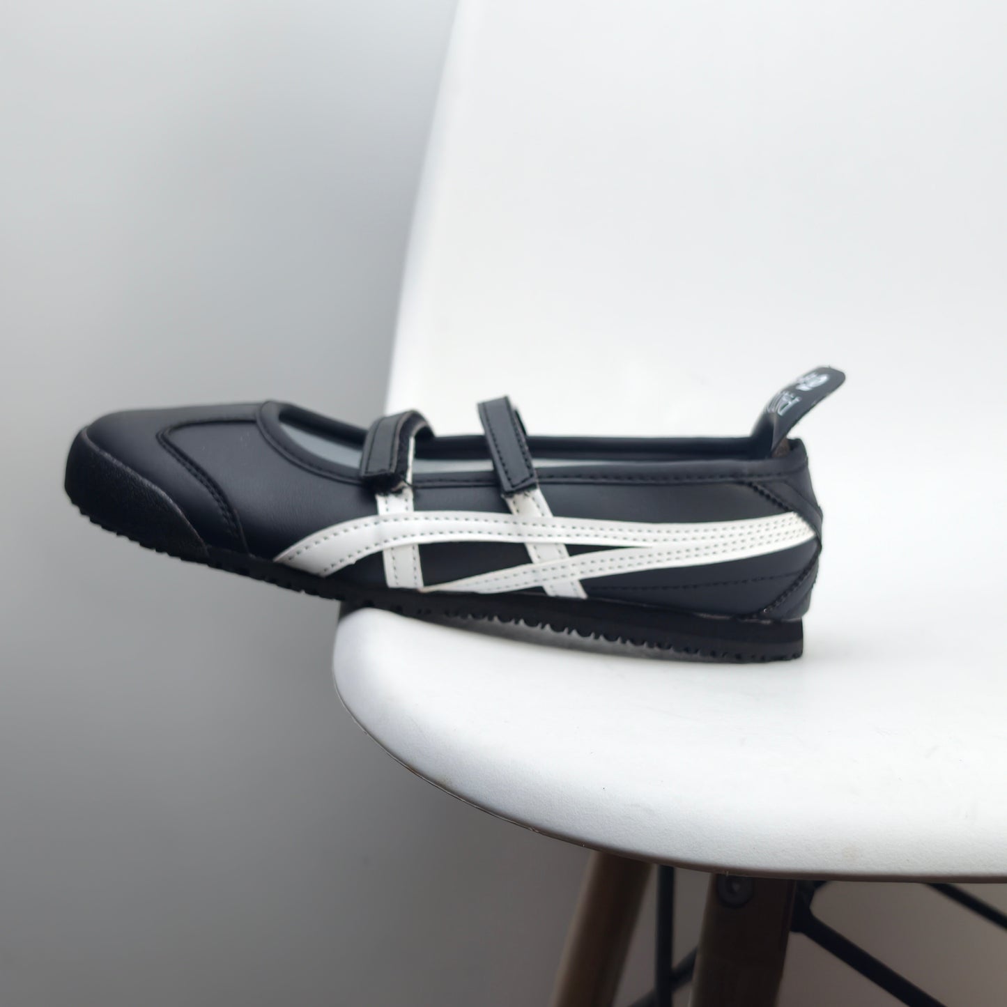 Onitsuka Tiger Mexico 66 Slip-on Black-White 1183A360-205