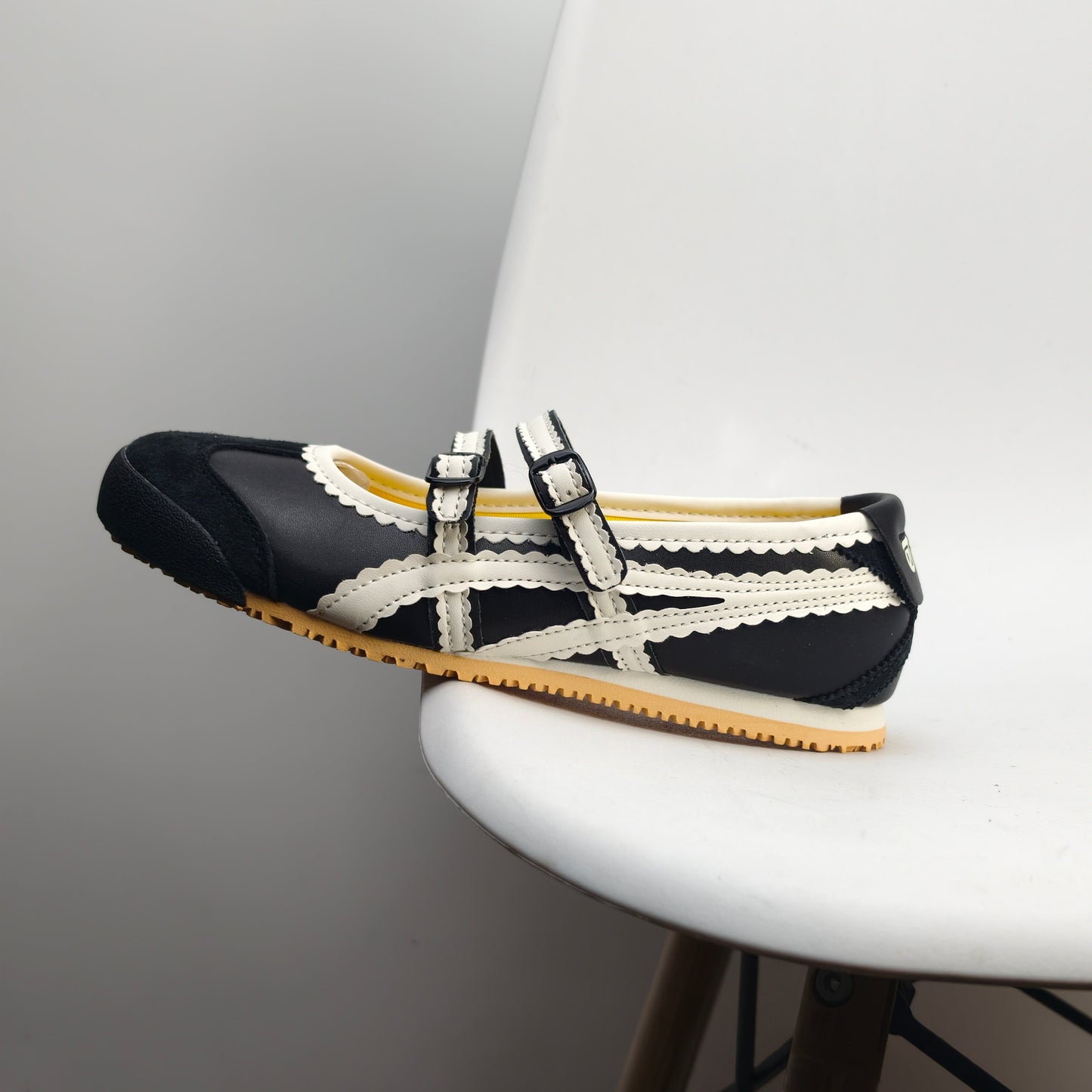 Onitsuka Tiger Mexico 66 Slip-on White-Black 1183A360-205