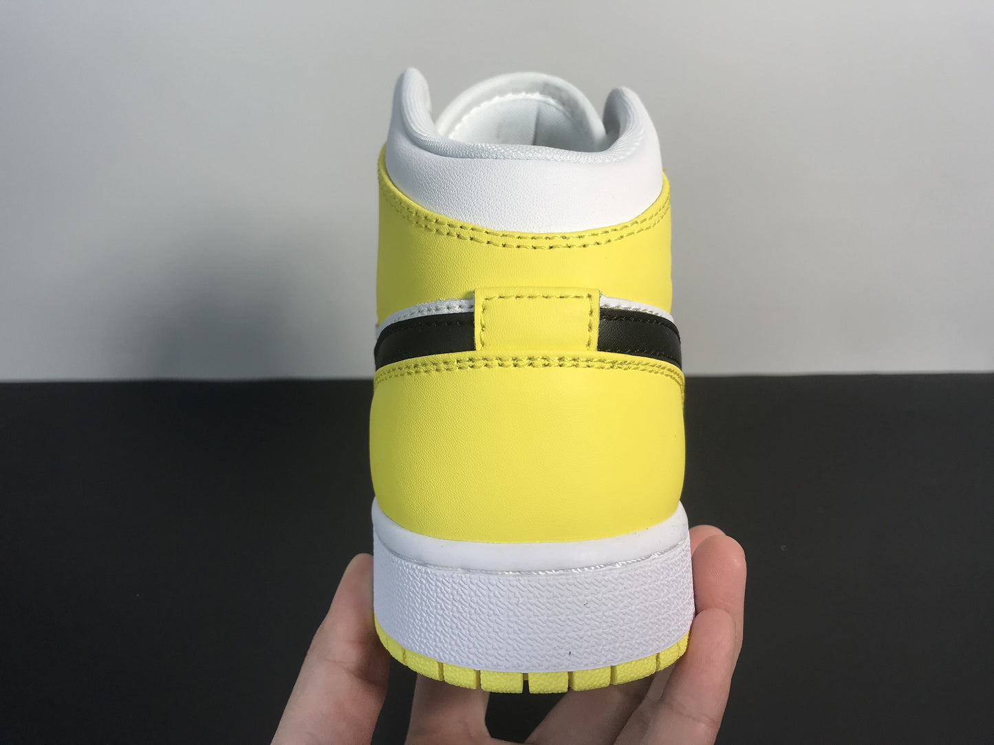 Air Jordan 1 Mid SE GS Dynamic Yellow Rose Patch AV5174-700