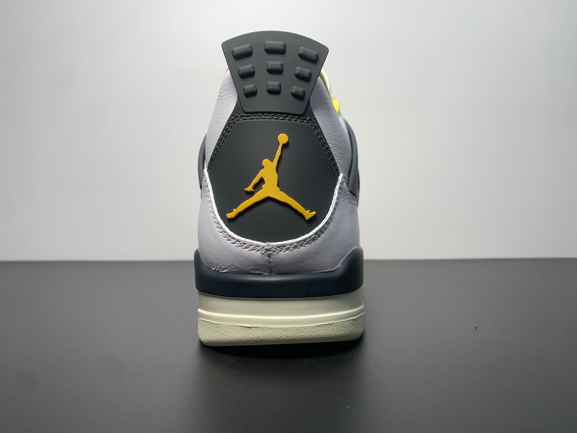 Air Jordan 4 WNNS Vivid Sulfur AQ9129-104