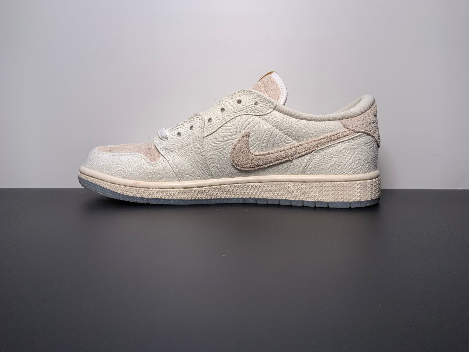 Chris Paul x Air Jordan 1 Low OG ”Give Them Flowers“ FZ0455-200
