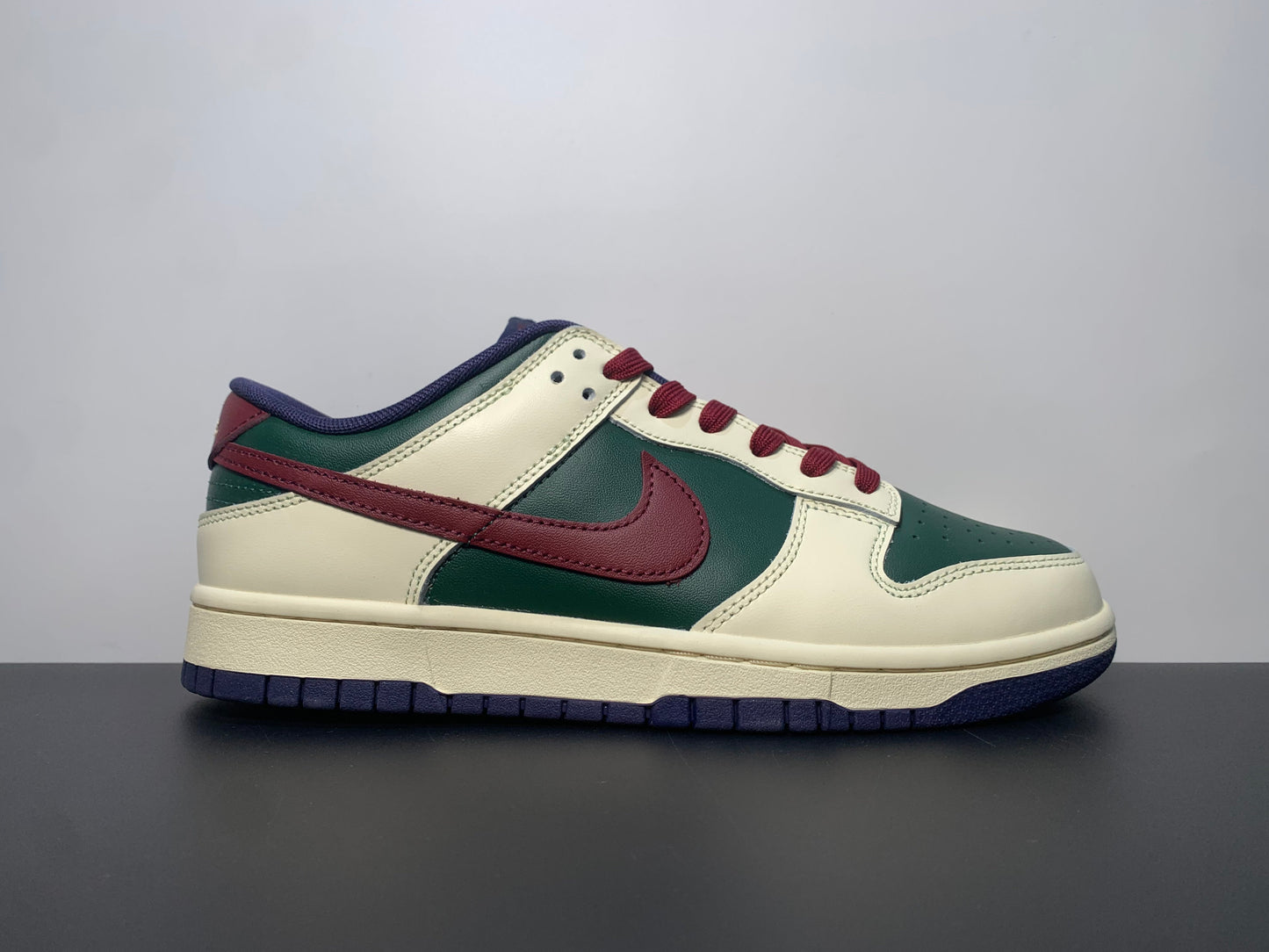 Nike Dunk Low Retro “From Nike To You” Oregon 304292-383