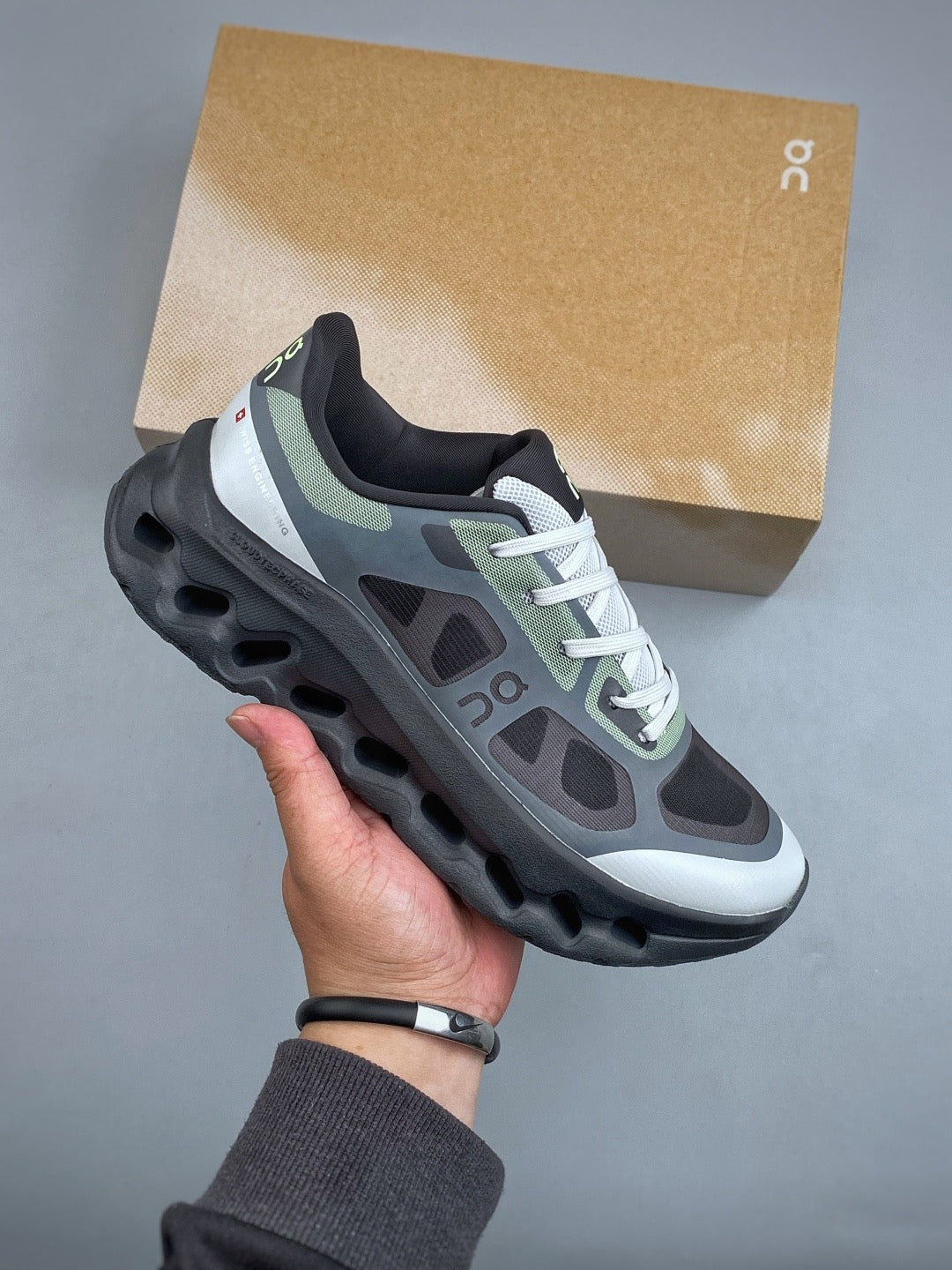 On Cloudtilt Remix Black-Olive-Grey