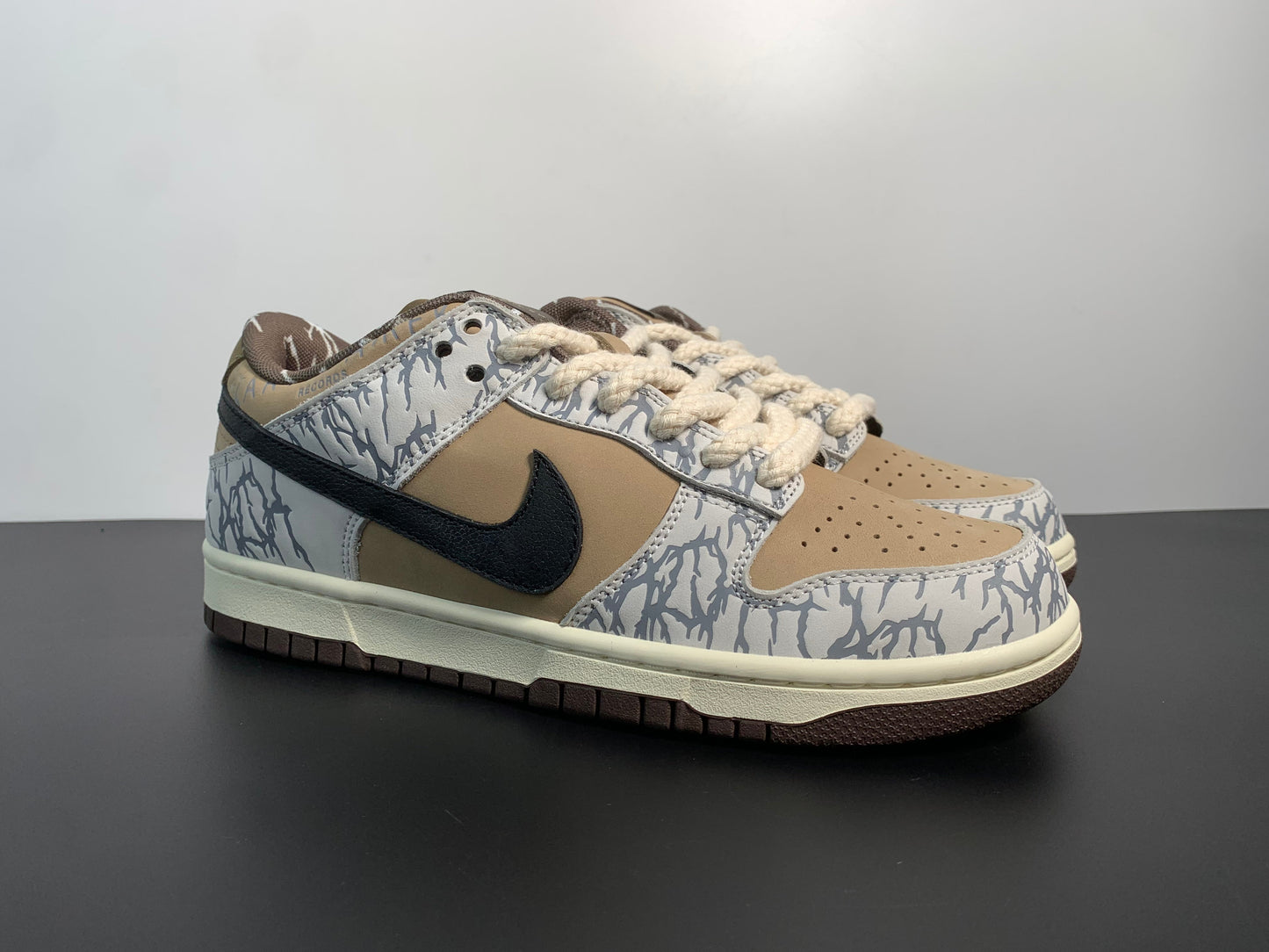 Nike SB Dunk Low ✖️Travis Scott Grey White Cashew Fruit CT5053-010