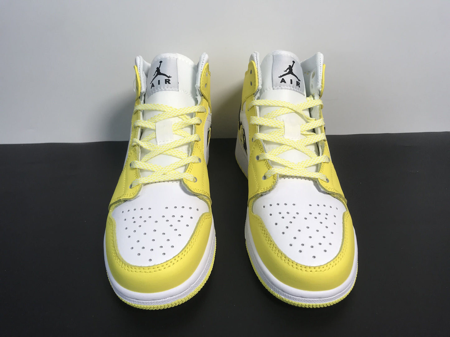 Air Jordan 1 Mid SE GS Dynamic Yellow Rose Patch AV5174-700