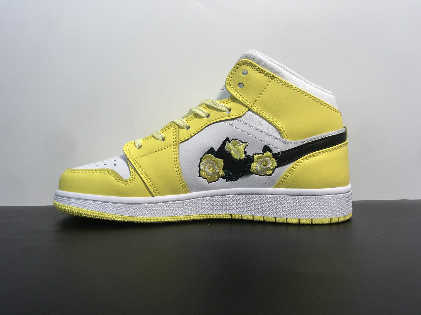 Air Jordan 1 Mid SE GS Dynamic Yellow Rose Patch AV5174-700