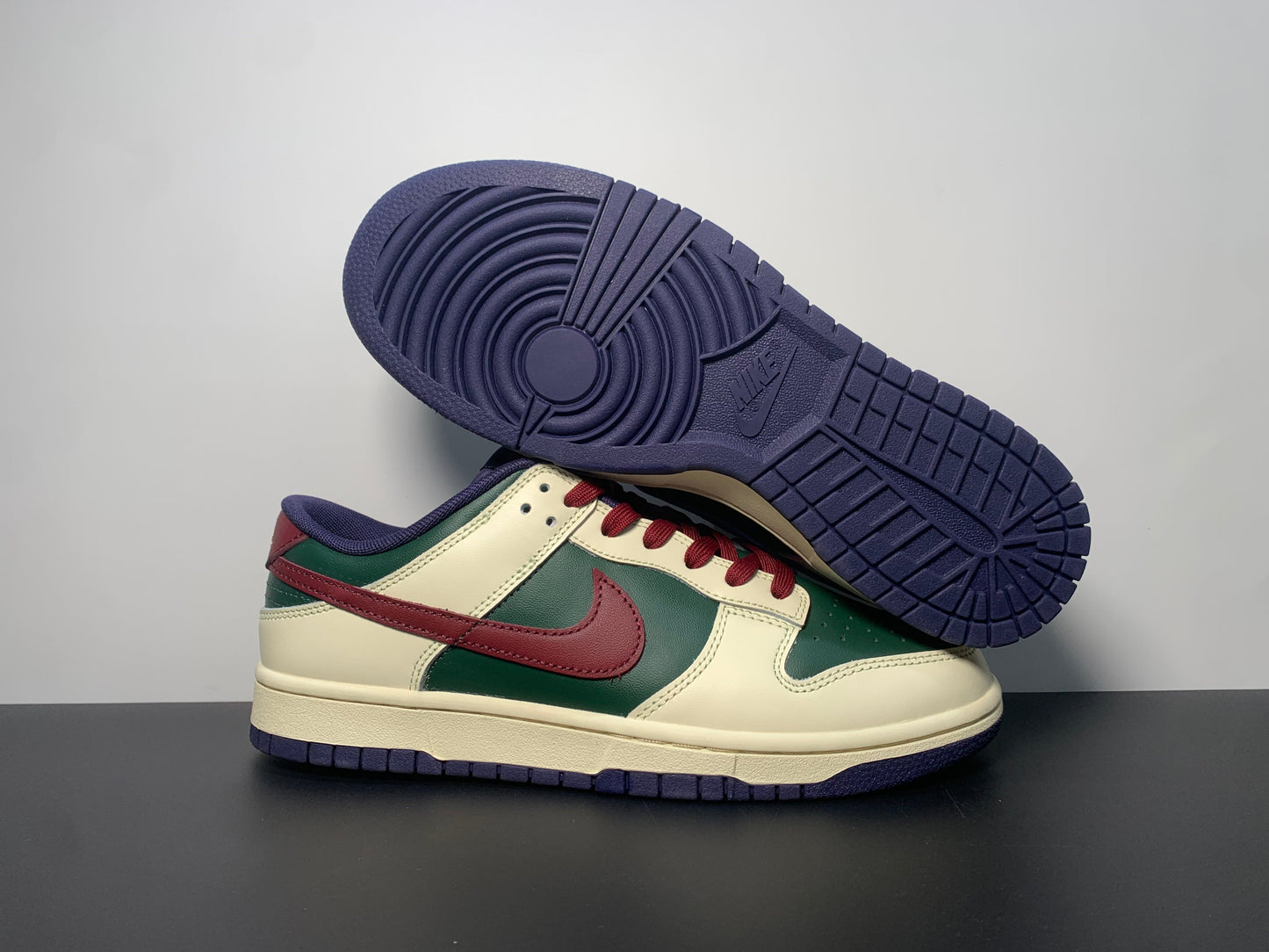 Nike Dunk Low Retro “From Nike To You” Oregon 304292-383
