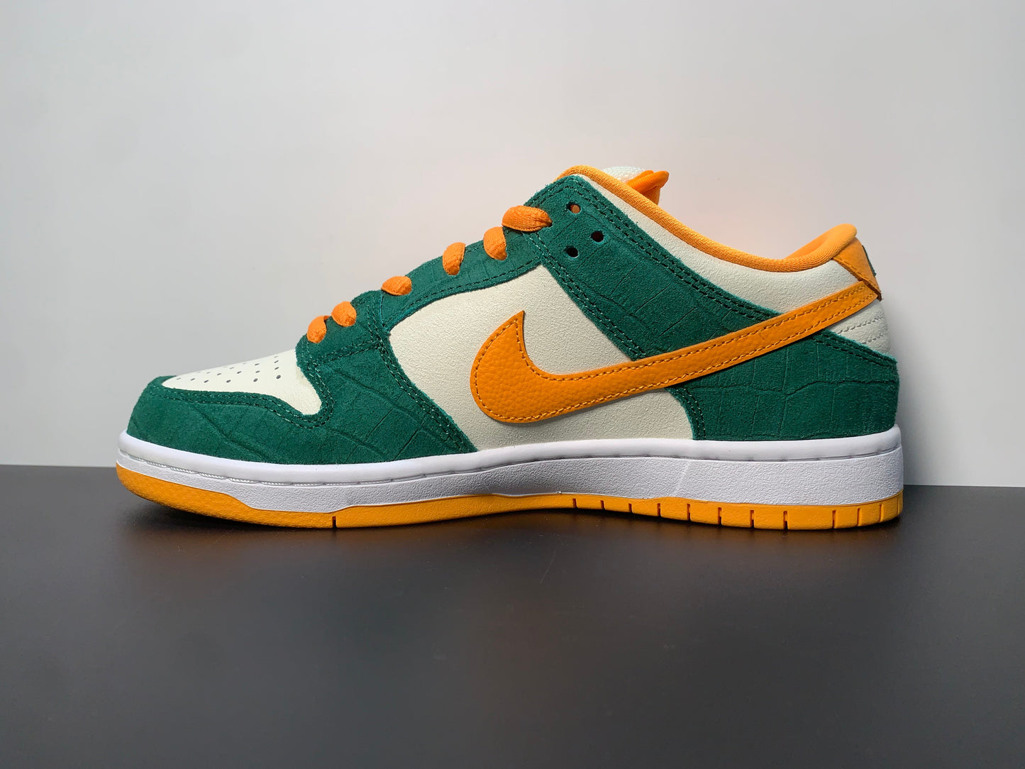 Dunk Low Pro SB 'Legion Pine'