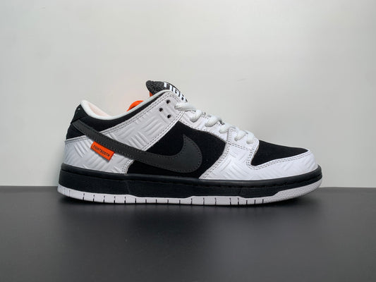 TIGHTBOOTH x Dunk Low SB  FD2629-100