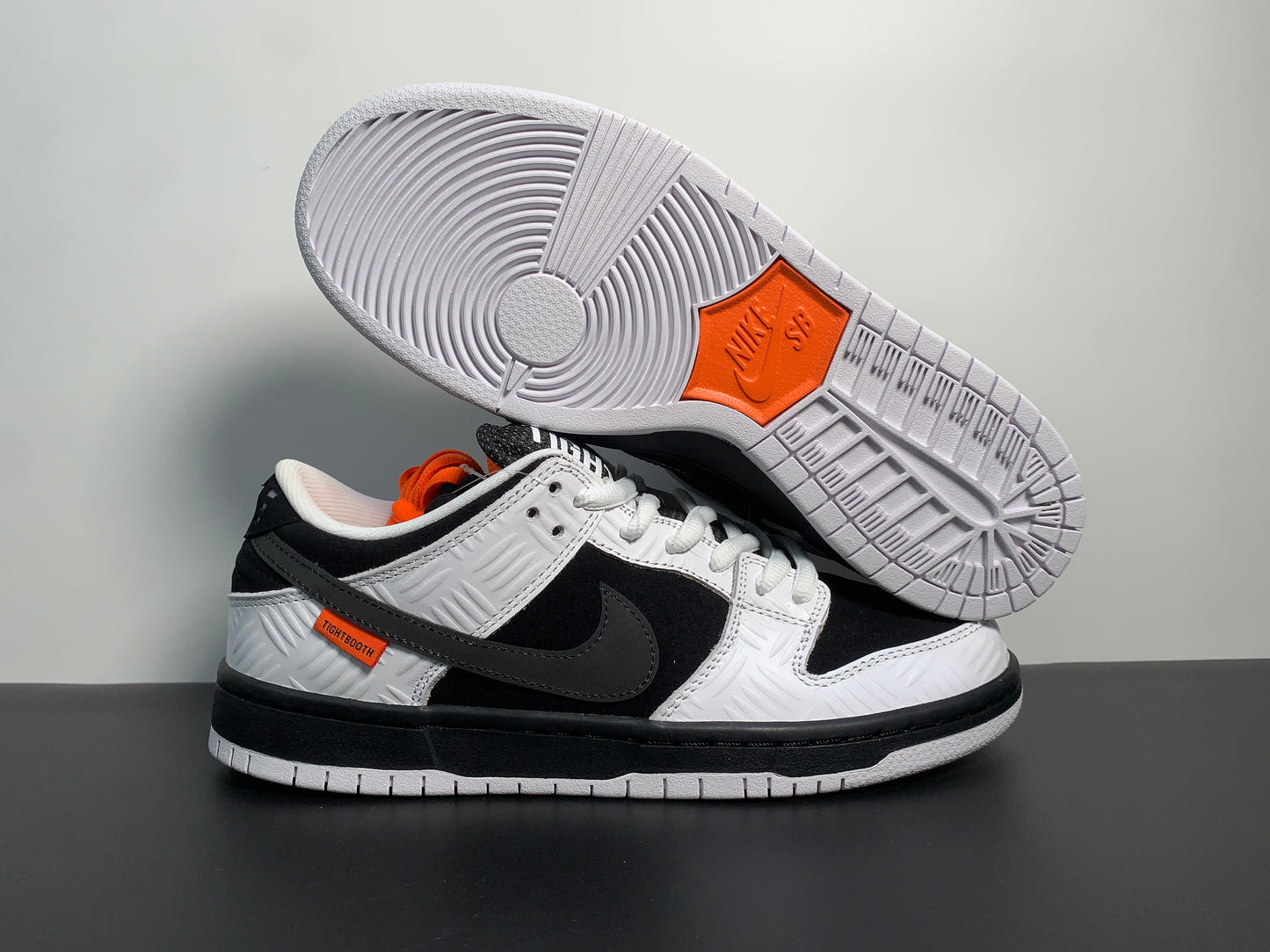 TIGHTBOOTH x Dunk Low SB FD2629-100