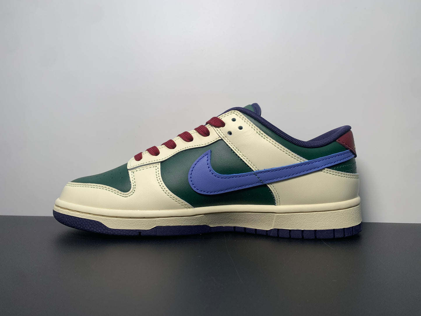 Nike Dunk Low Retro “From Nike To You” Oregon 304292-383
