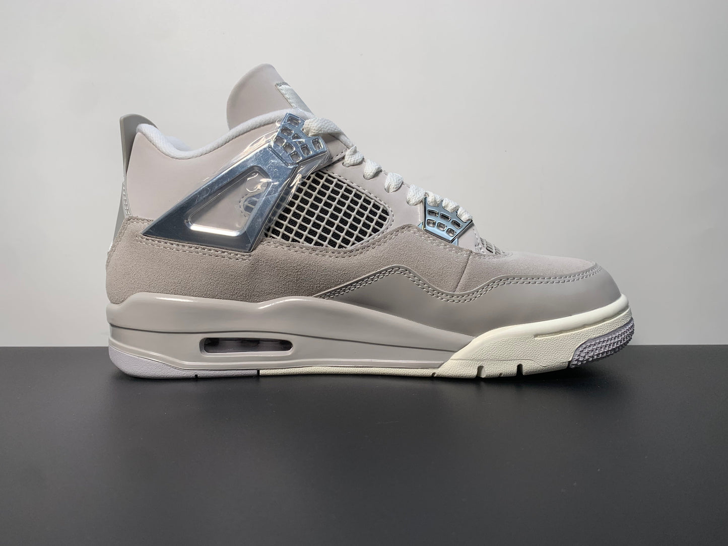 Air Jordan 4 Frozen Moments AQ9129-001