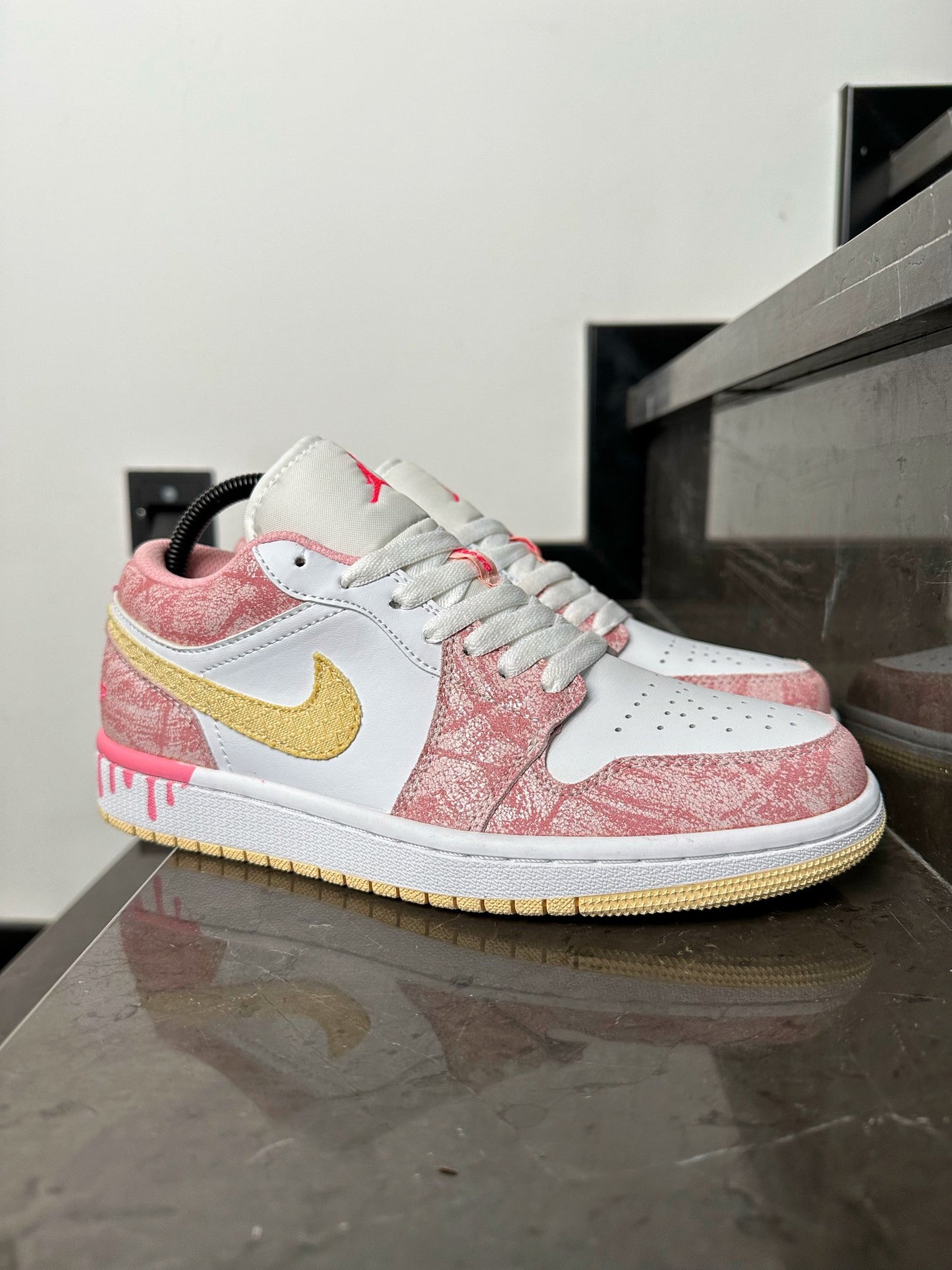 Air Jordan 1 Low GS 'Strawberry Ice Cream'