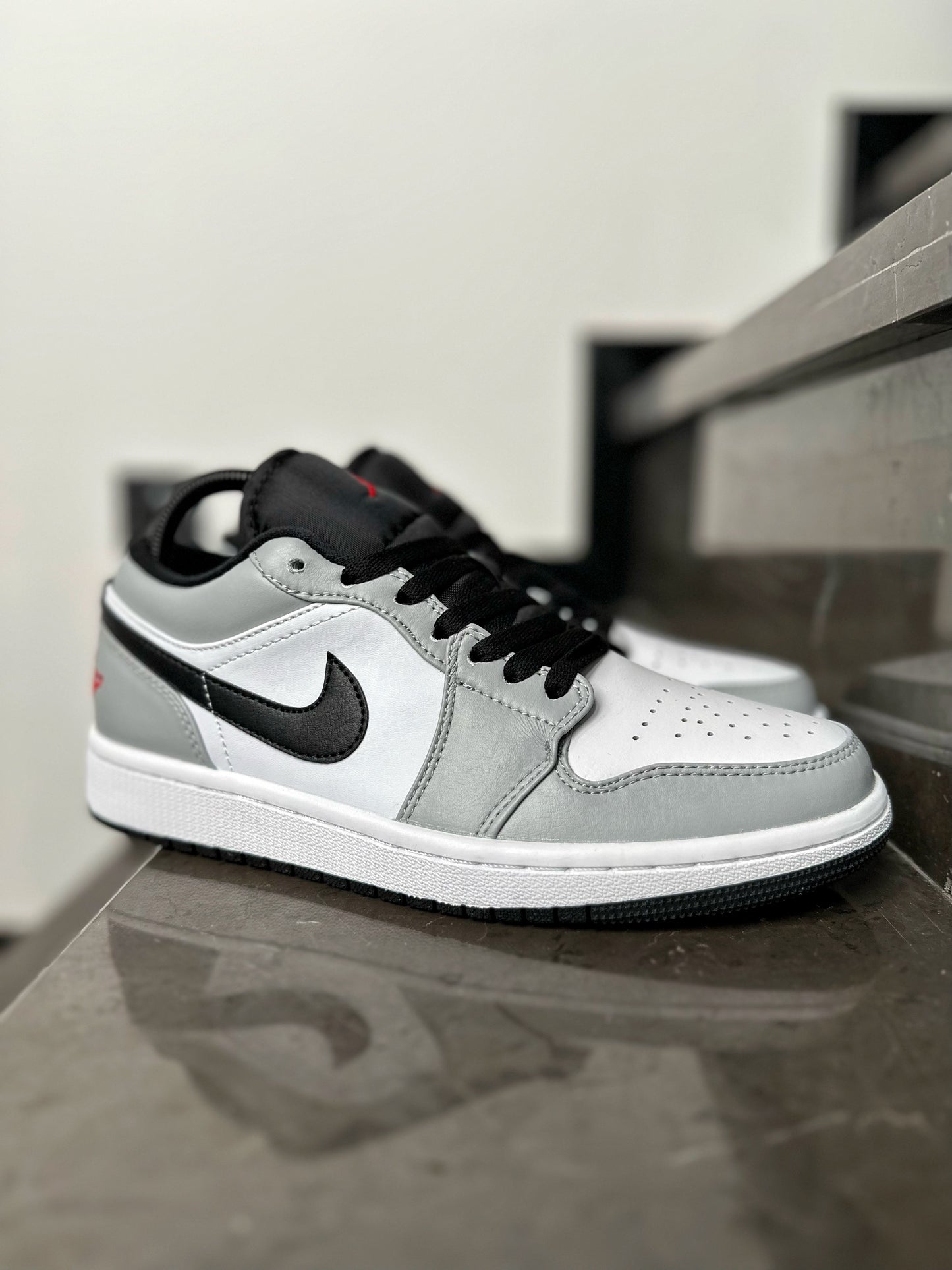 Air Jordan 1 Low 'Light Smoke Grey'