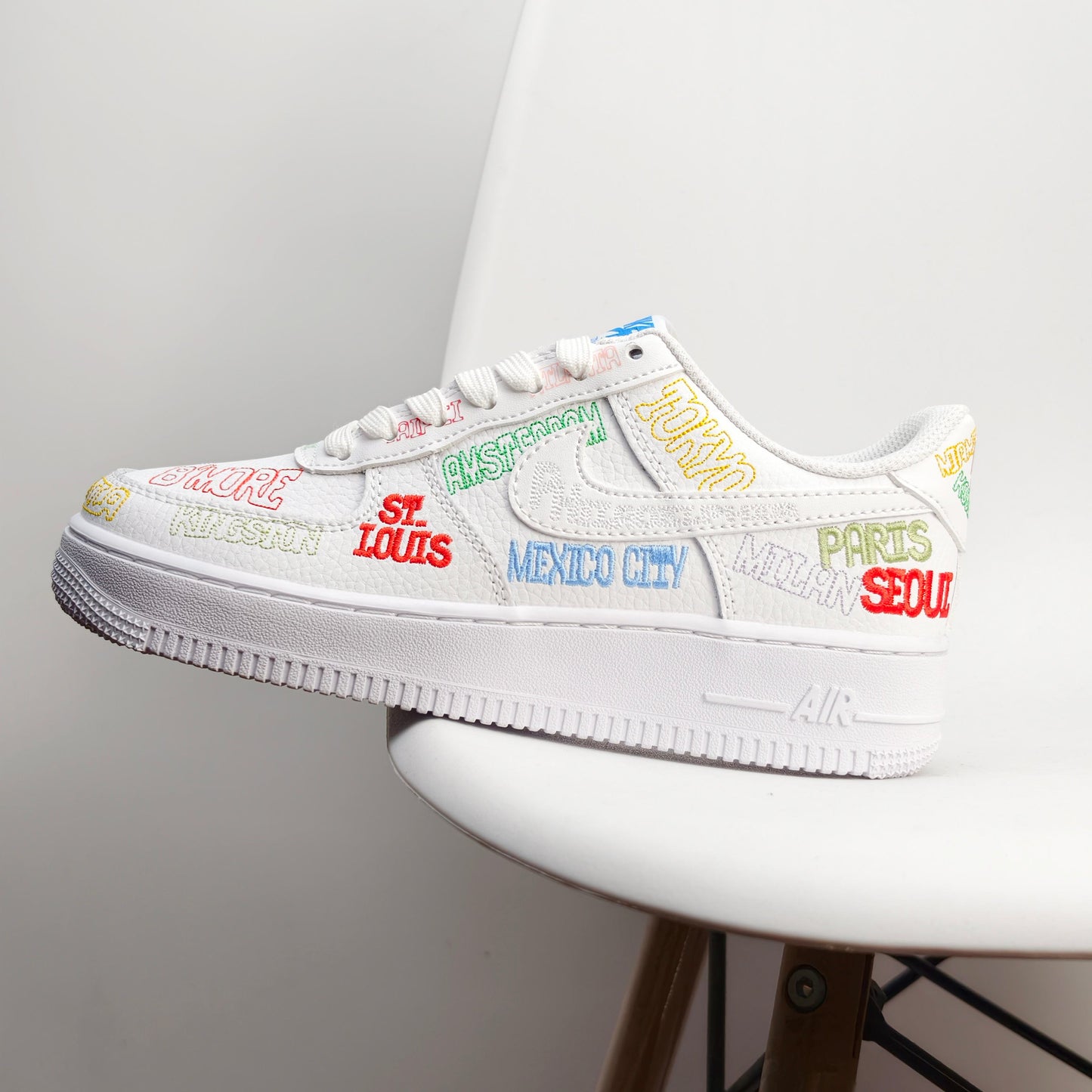 Nike Air Force 1’ 07 Low 'World Tour - White'