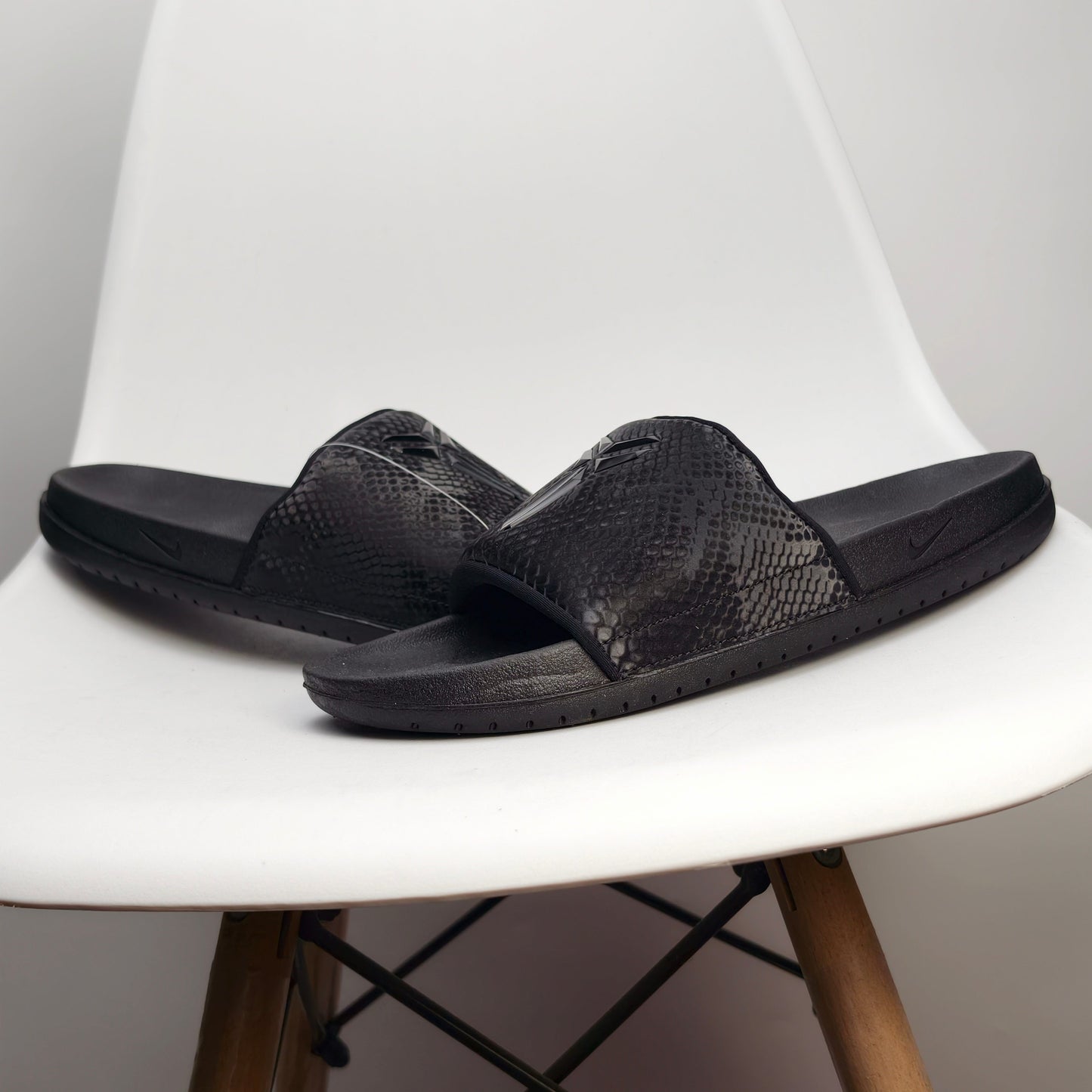 NIKE KOBE OFFCOURT SLIDE IF2870-001