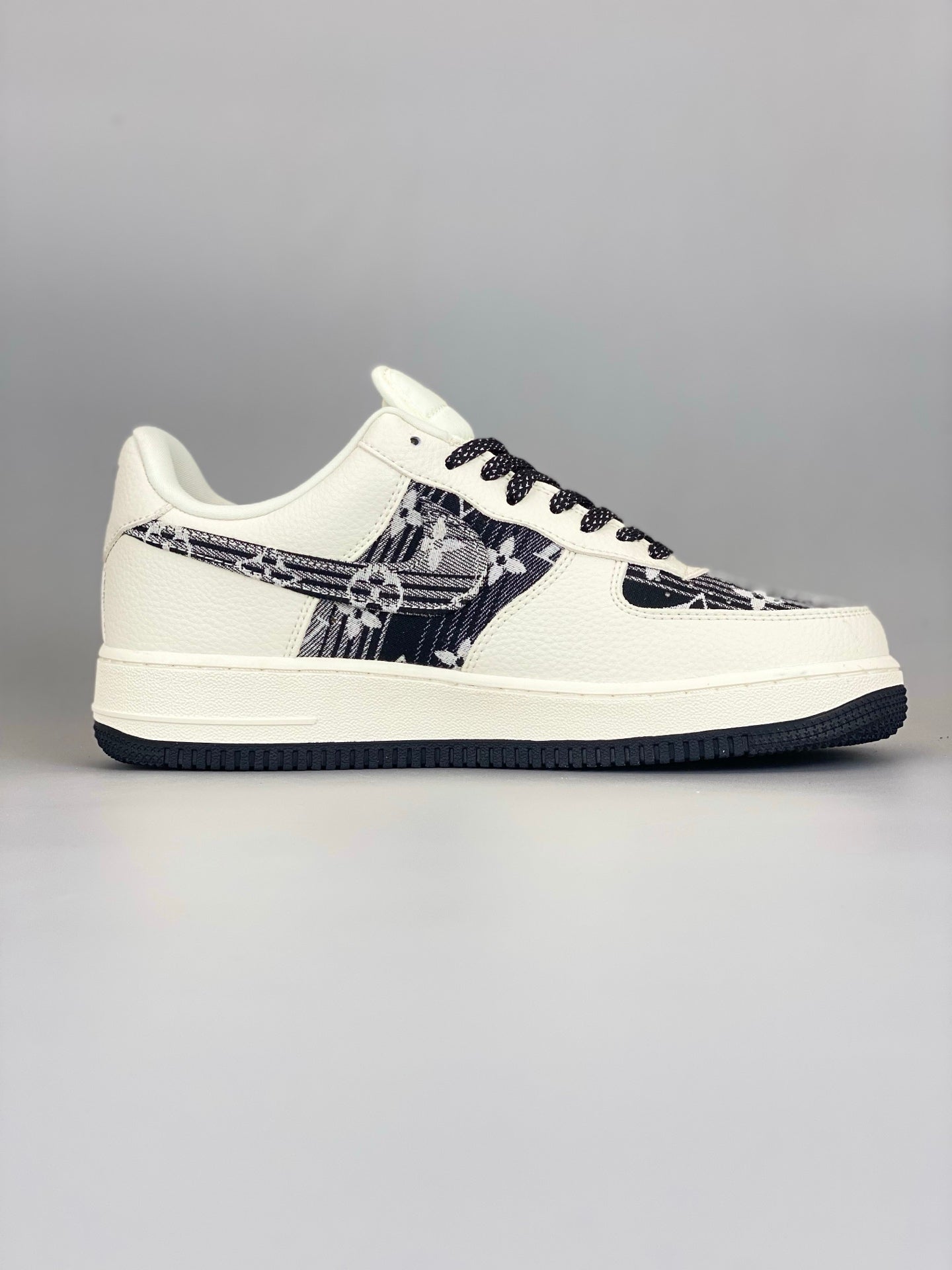 Louis Vuitton x Nike Air Force 1 '07 Low White DK0798-001
