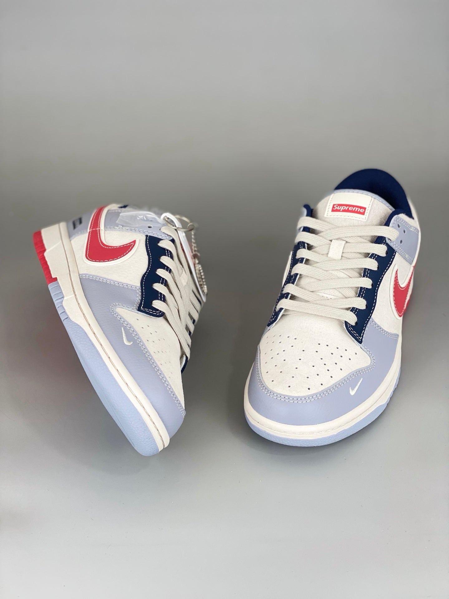Nike SB Dunk Low x Supreme DM6868-045