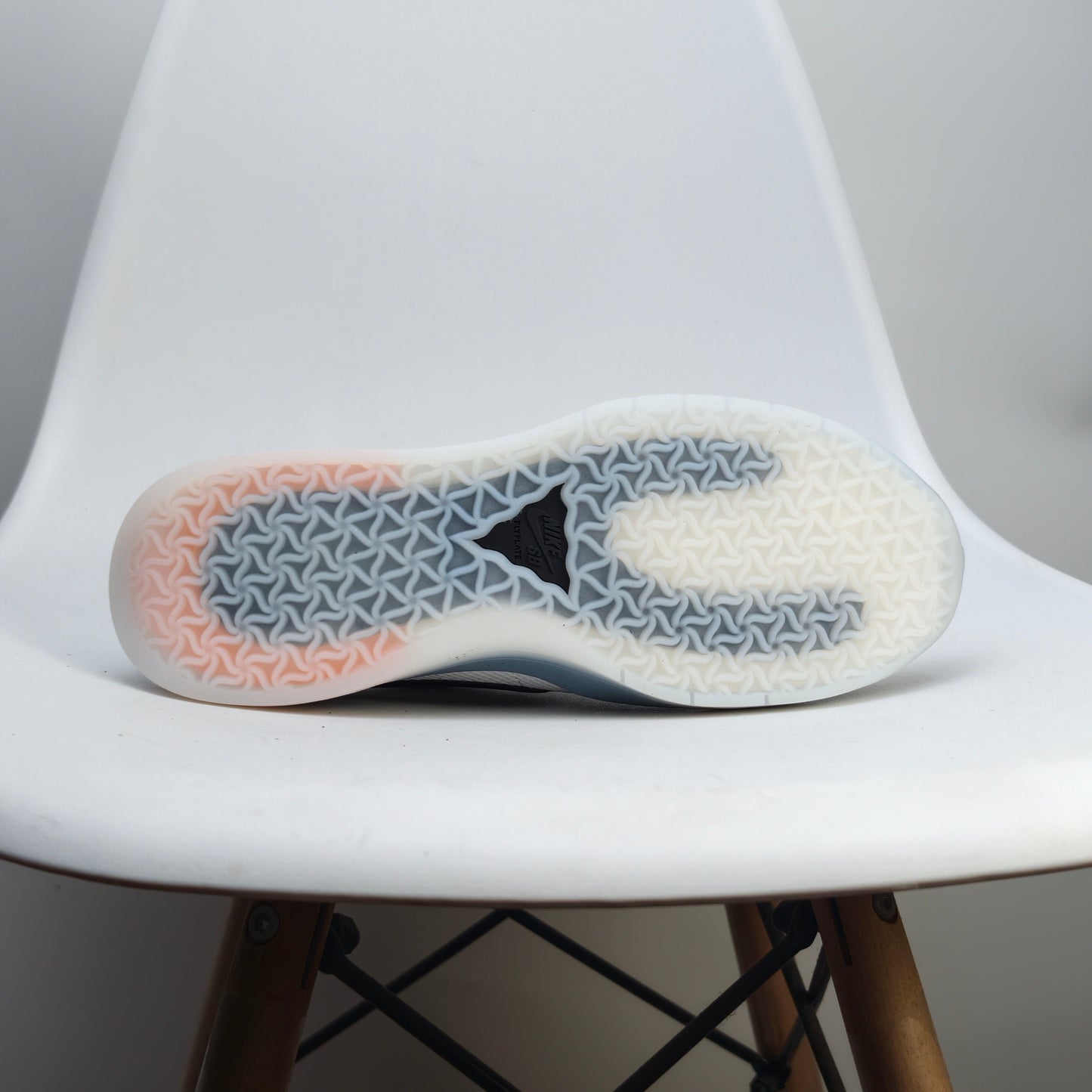 Nike SB PS8 Flyknit White FV3493-004