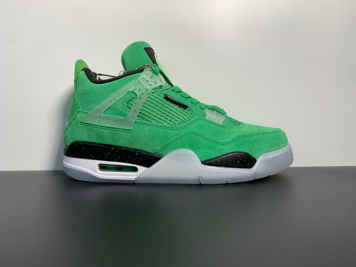 Air Jordan 4  Wahlburger