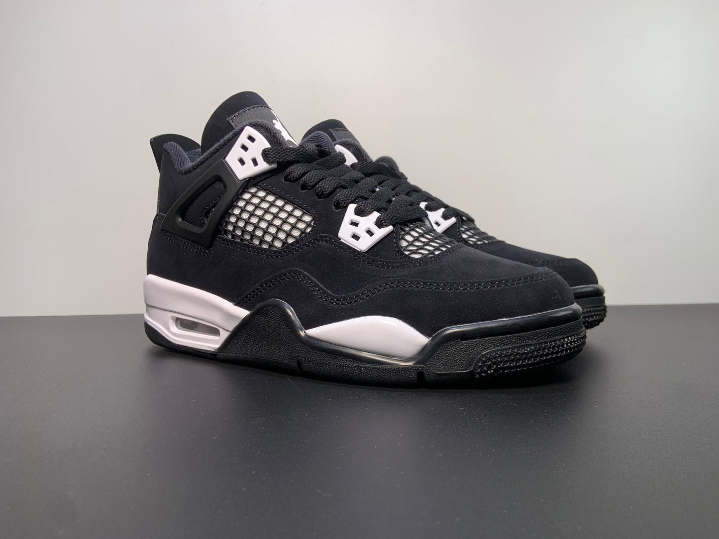 Air Jordan 4 “White Thunder” FQ8138-001