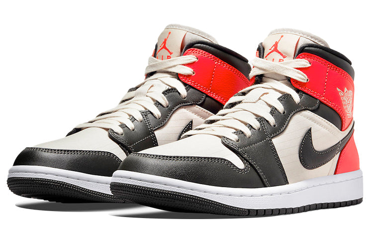 Nike Womens Air Jordan 1 Mid Newsprint DQ6078-100