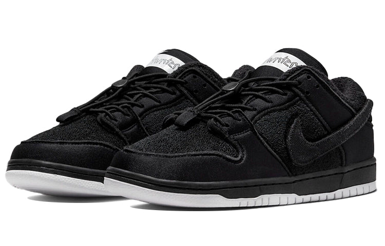 Nike Gnarhunters x SB Skateboard Dunk Low DH7756-010