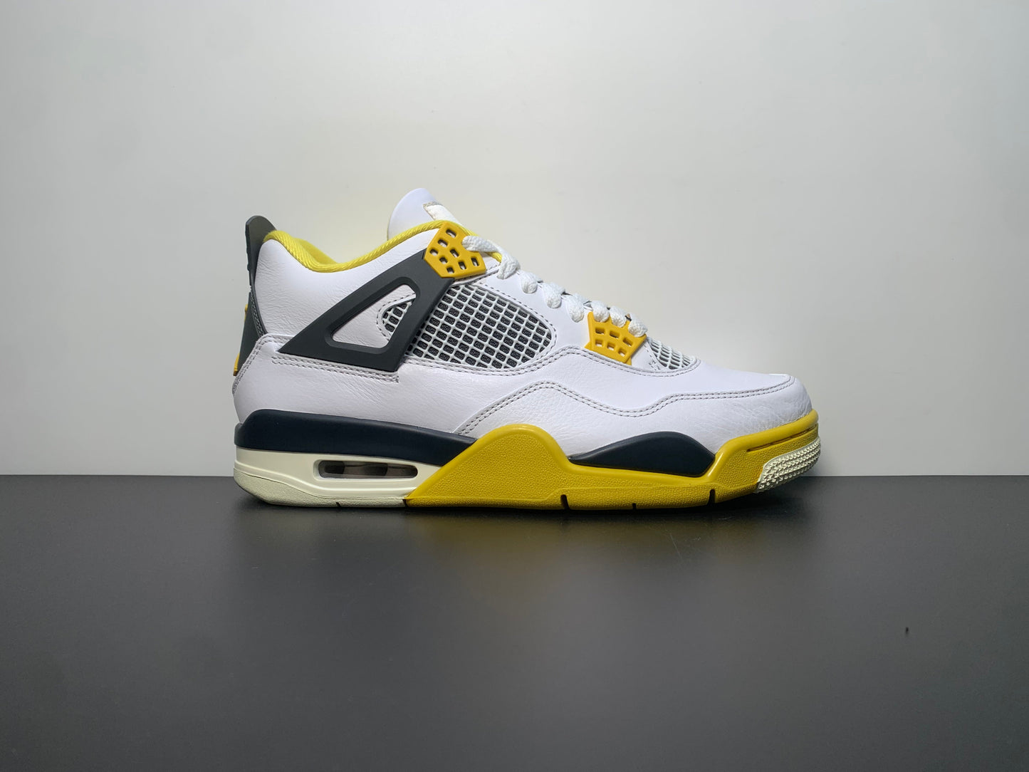 Air Jordan 4 WNNS Vivid Sulfur AQ9129-104