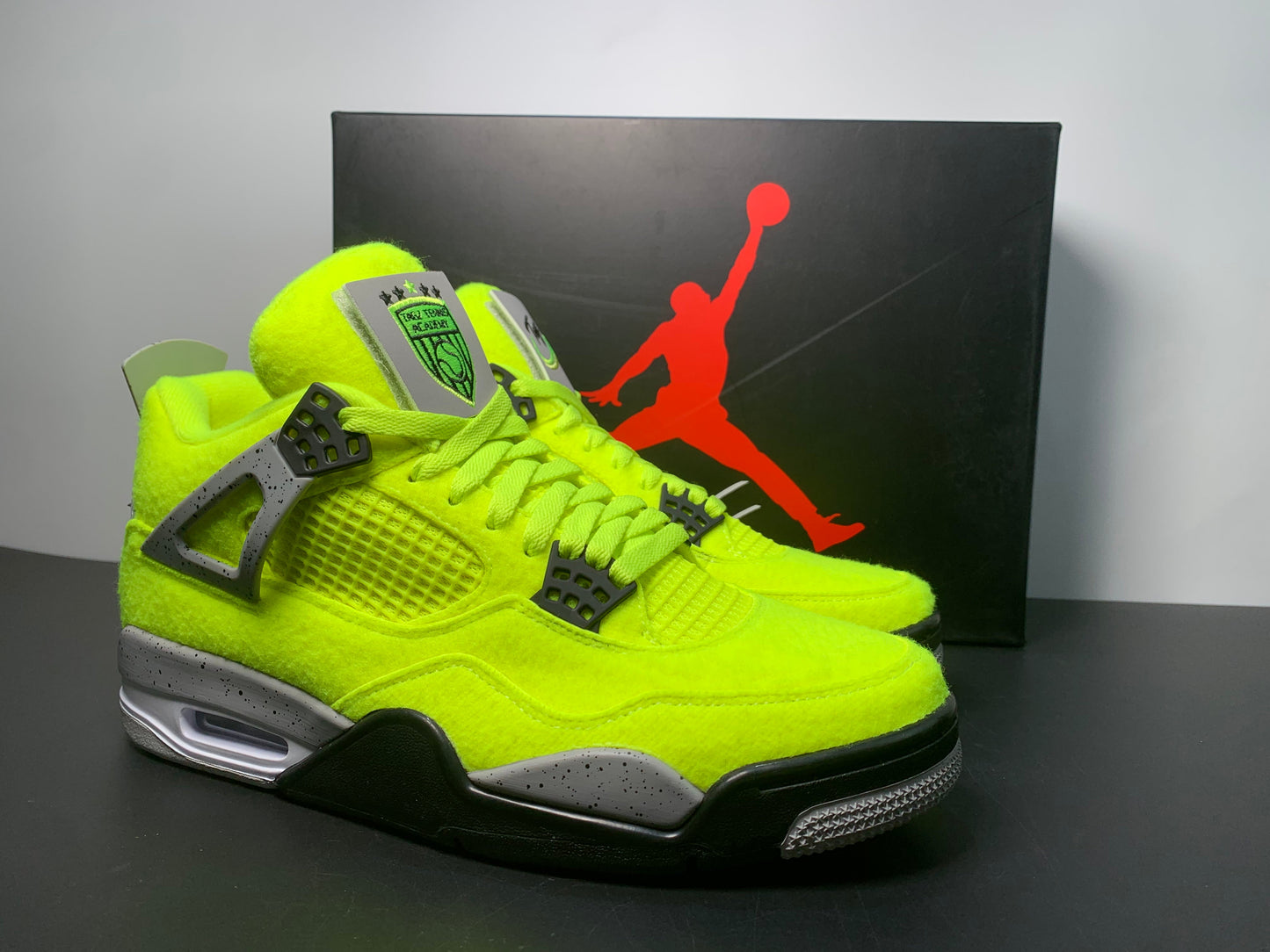 Air Jordan 4 Retro “Let’s Play Tennis” DV6773 700