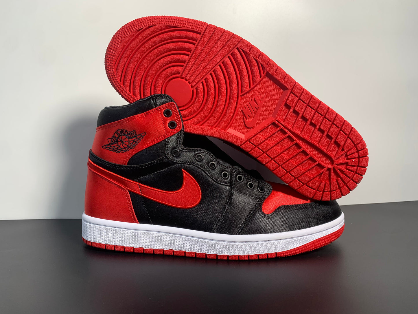 Air Jordan 1 High OG WMNS “Satin Bred” FD4810-061