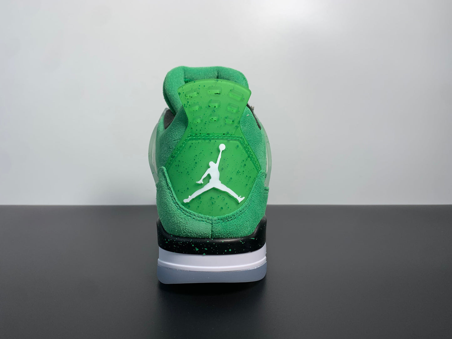 Air Jordan 4  Wahlburger