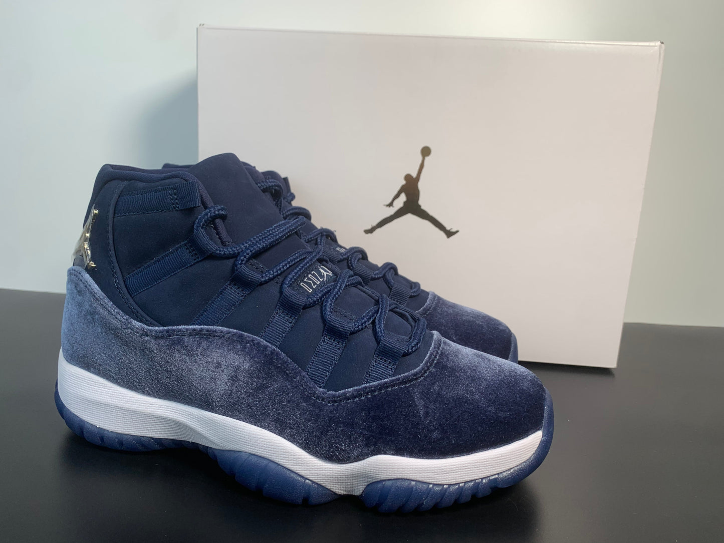 Air Jordan 11 Velvet Midnight Navy AR0715-441