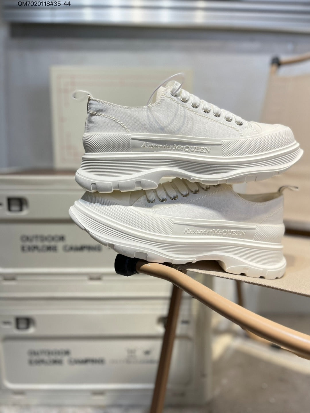 Alexander McQueen Wmns Tread Slick Lace Up 'White' 462214 QM7020118