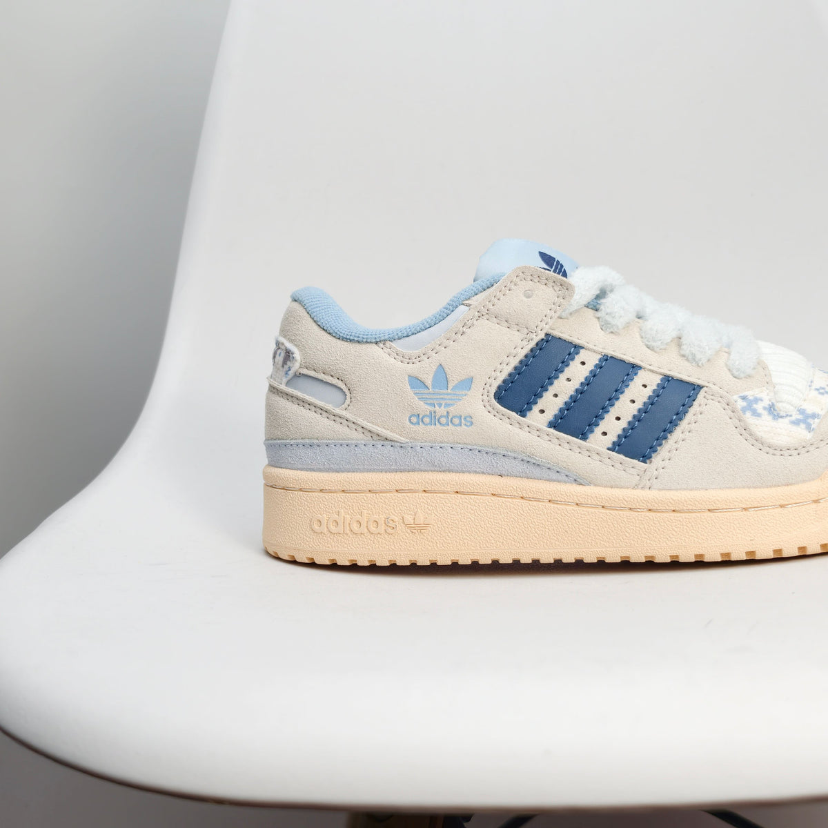 Adidas Originals Forum Low CL 'White Wonder Blue' 284JGD
