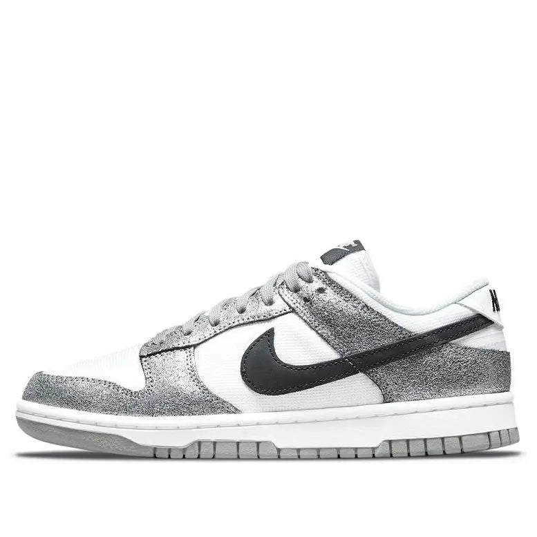 Nike Womens WMNS Dunk Low Metallic Silver DO5882-001