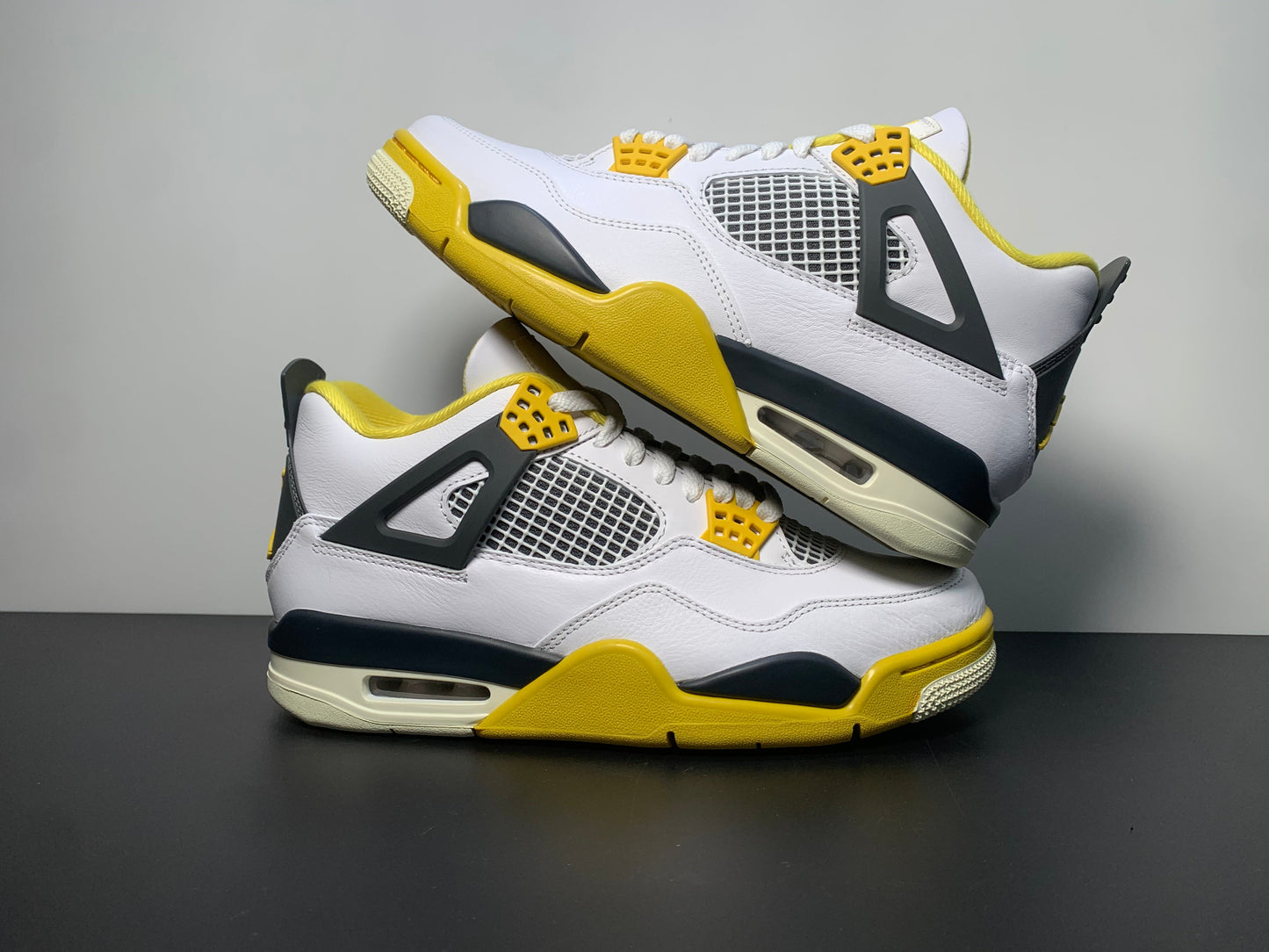 Air Jordan 4 WNNS Vivid Sulfur AQ9129-104