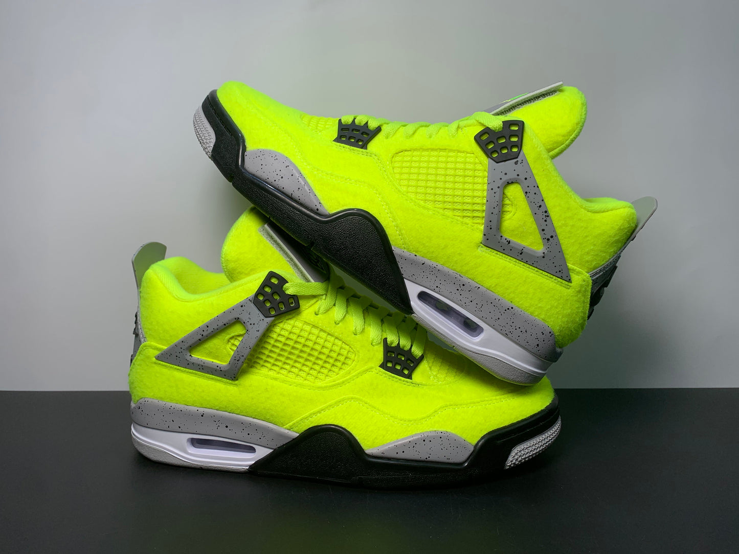 Air Jordan 4 Retro “Let’s Play Tennis” DV6773 700