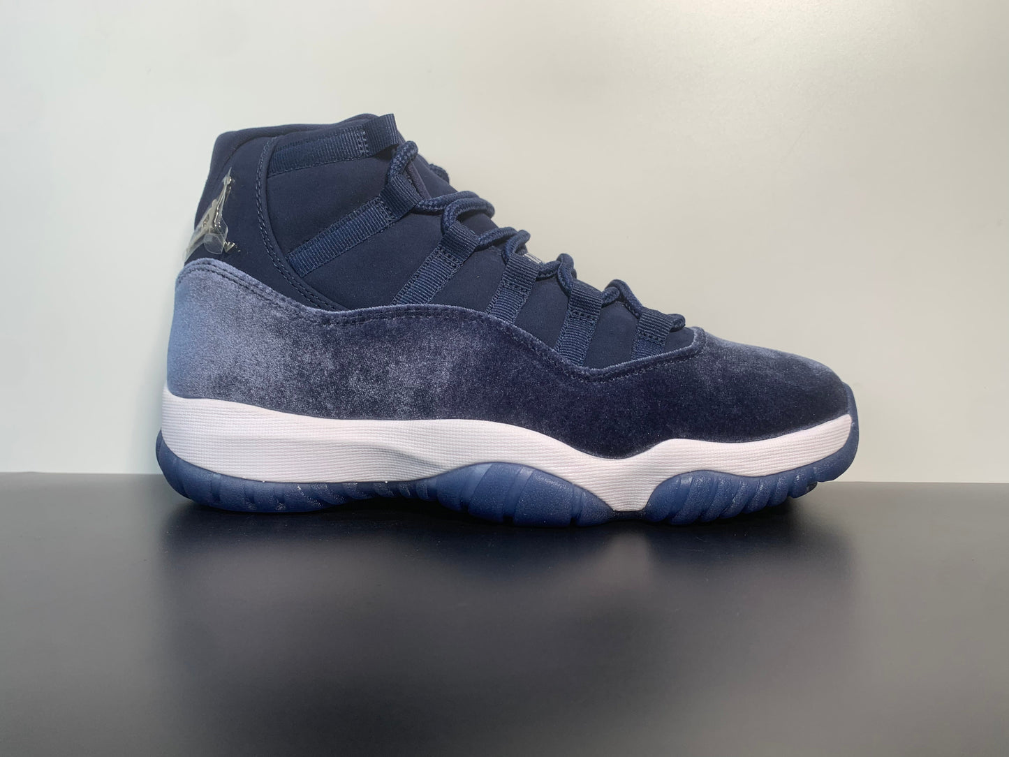 Air Jordan 11 Velvet Midnight Navy AR0715-441