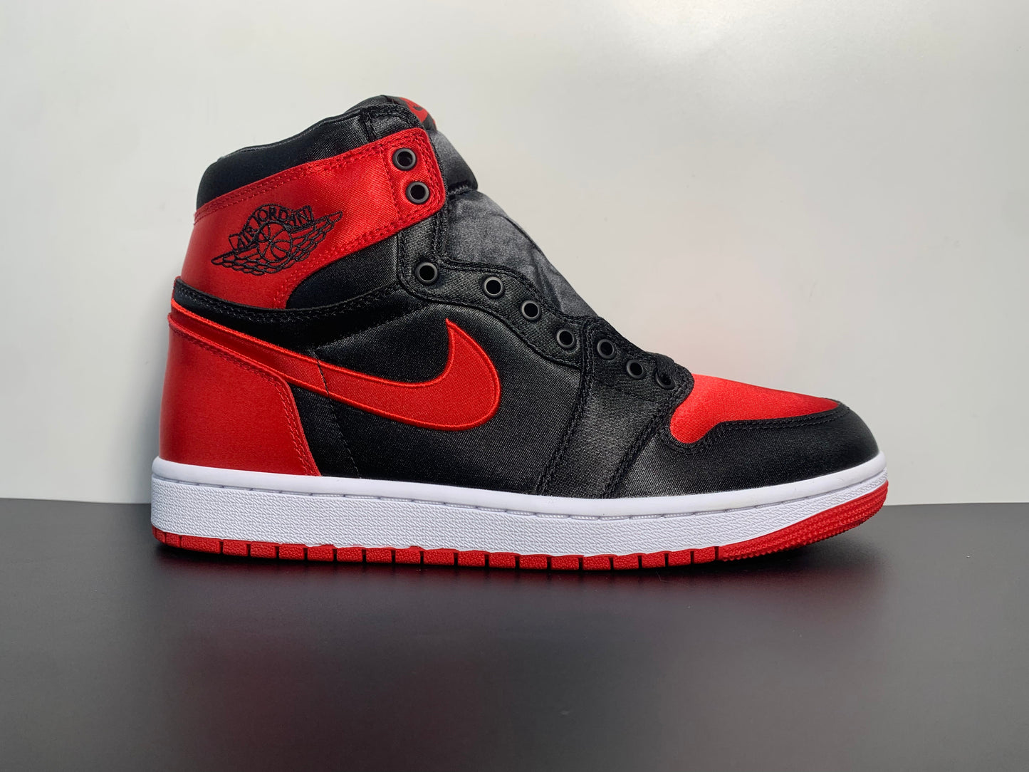 Air Jordan 1 High OG WMNS “Satin Bred” FD4810-061