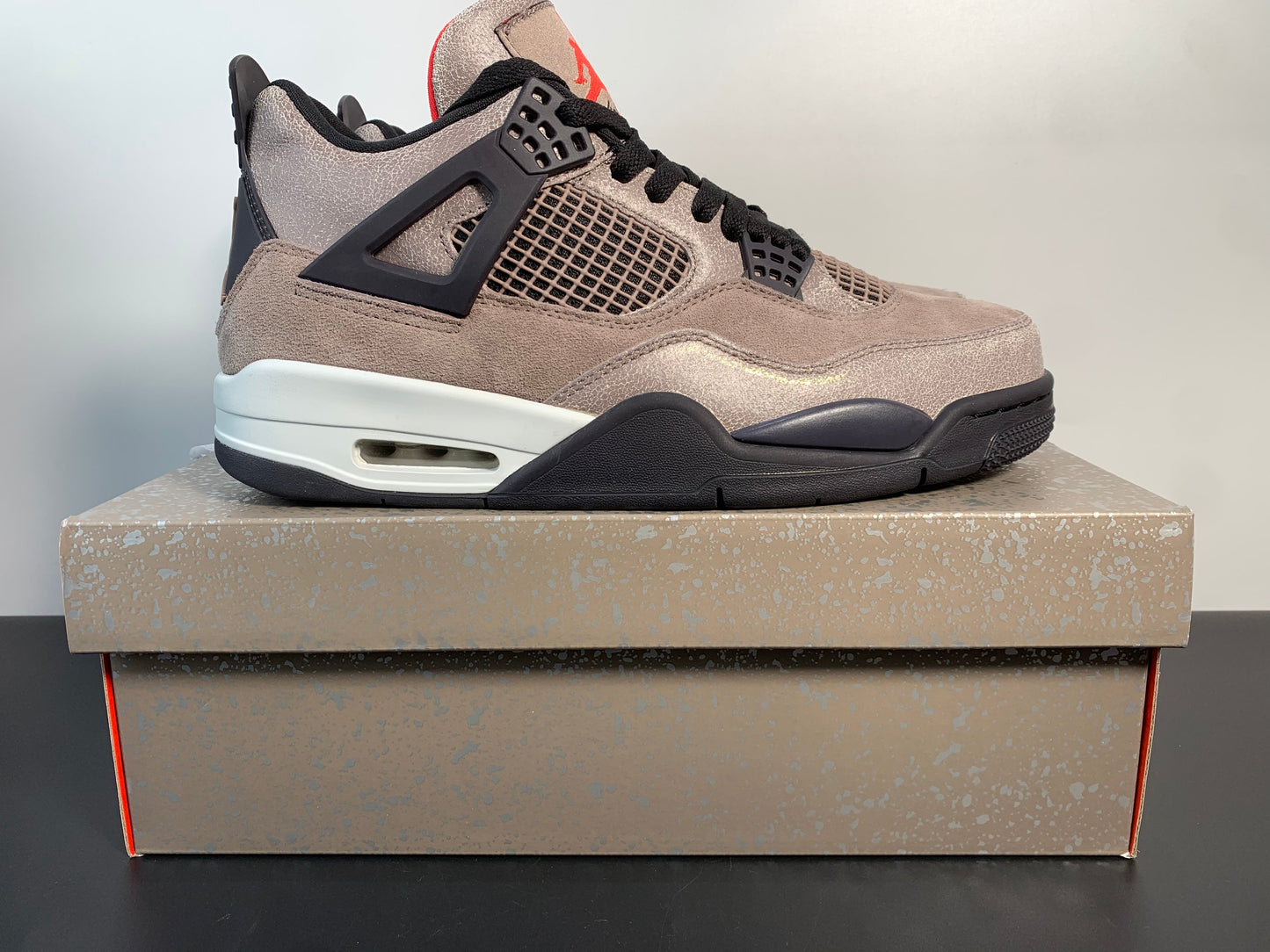 Air Jordan 4 Retro Infrared  Off White  Oil Gray Taupe Haze DB0732-200