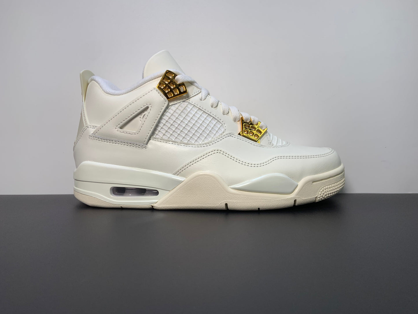 Air Jordan 4 Retro Metallic Gold AQ9129-170  Air Jordan 4 WMNS “Sail”