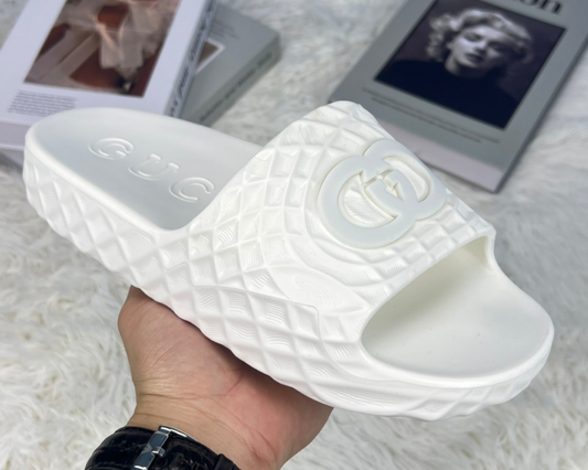 GUCCI Interlocking White 2618